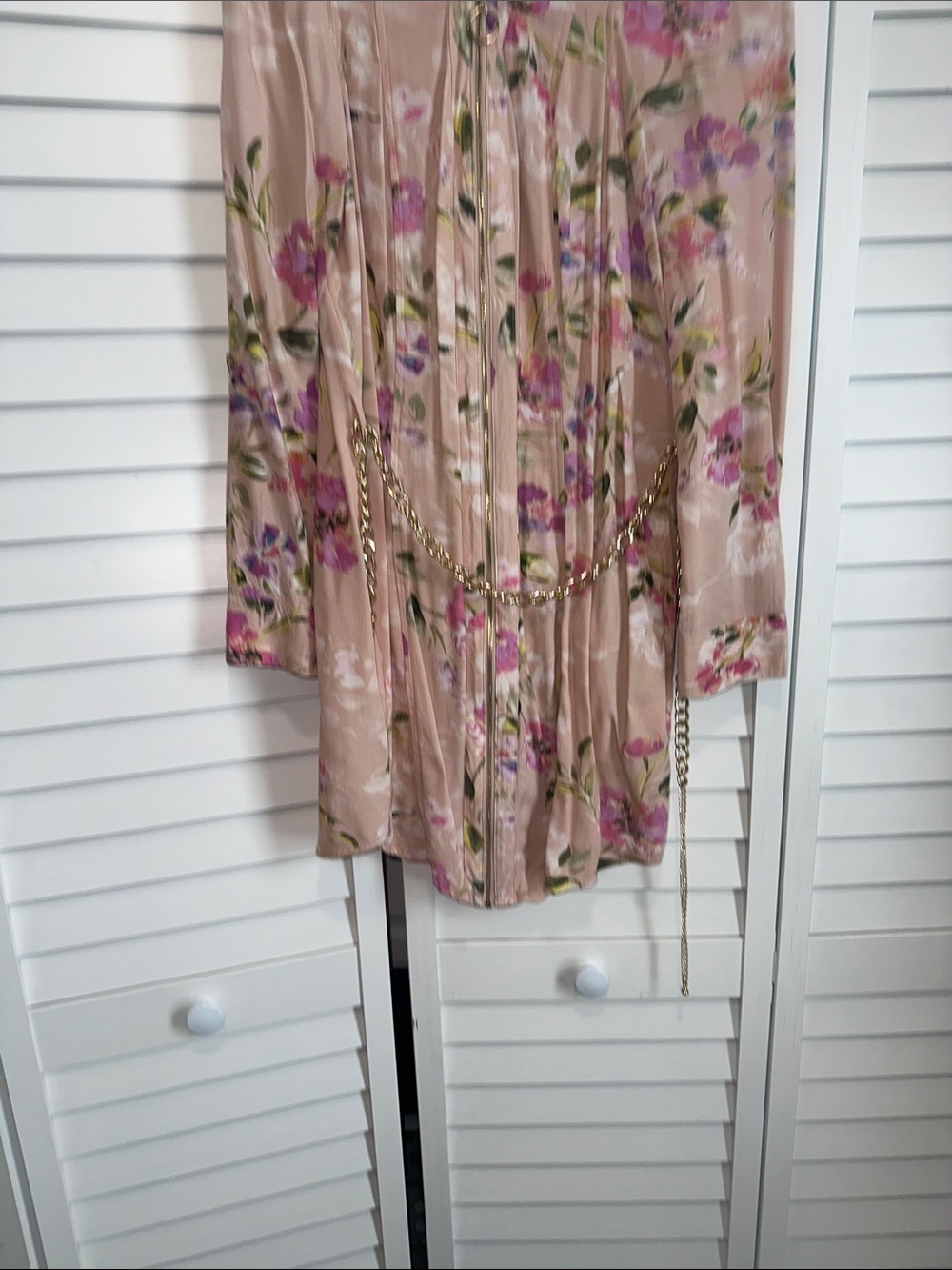 GUESS Blush Floral Satin Long Sleeve Shirt Dress with Chain Accent